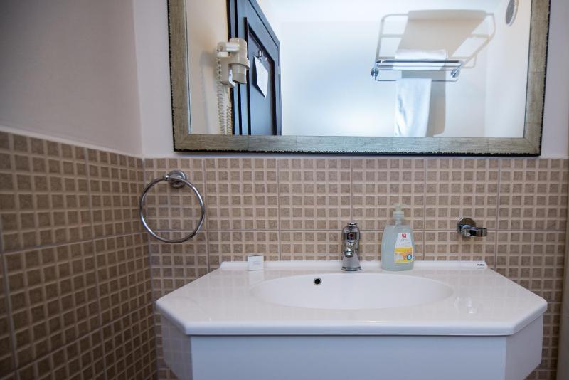 Classic Single Room image 2