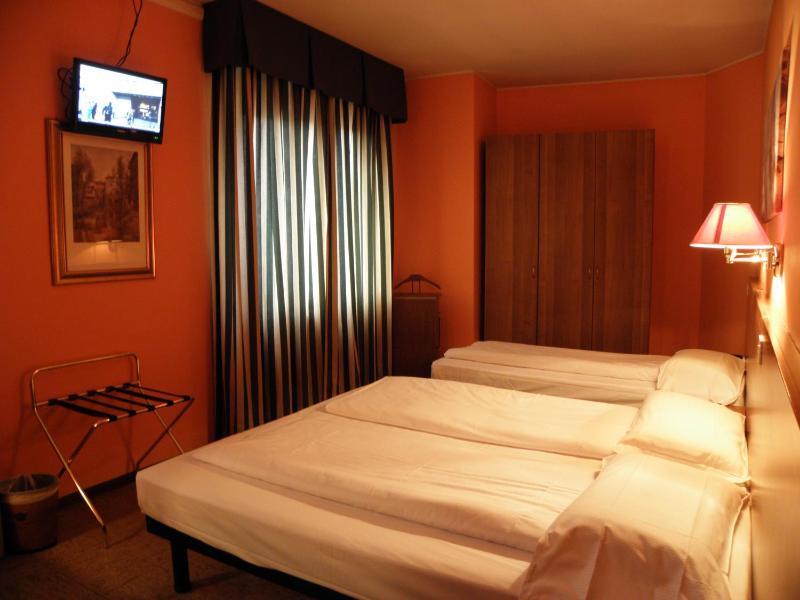 Triple room economy image 3
