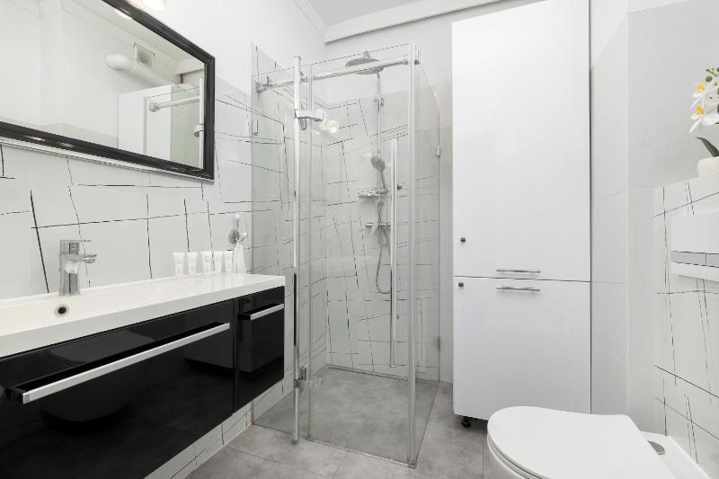 Sunny Apartment with Parking Jacuzzi Sauna & Balcony with Mountain View by Noclegi Renters - image 15