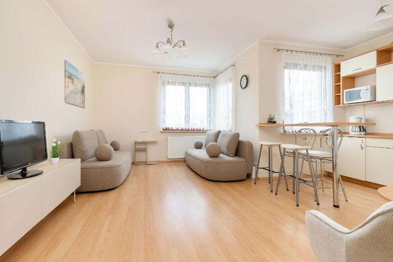 Cozy Apartment Jelitkowski Dwor in Gdansk with Parking by Noclegi Renters - image 11