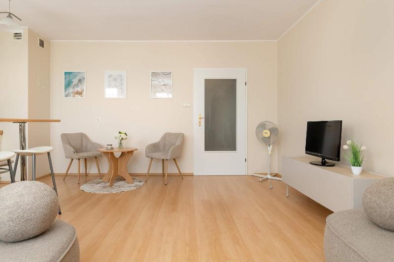 Cozy Apartment Jelitkowski Dwor in Gdansk with Parking by Noclegi Renters - image 15