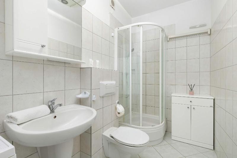 Cozy Apartment Jelitkowski Dwor in Gdansk with Parking by Noclegi Renters - image 3