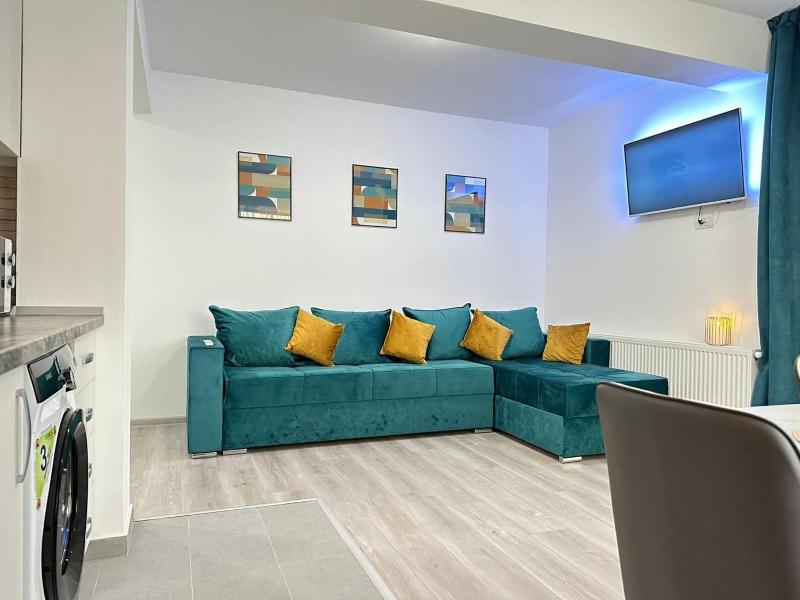 Town Apartments Coresi Mall Area by Glam Story - Parking Option - image 16