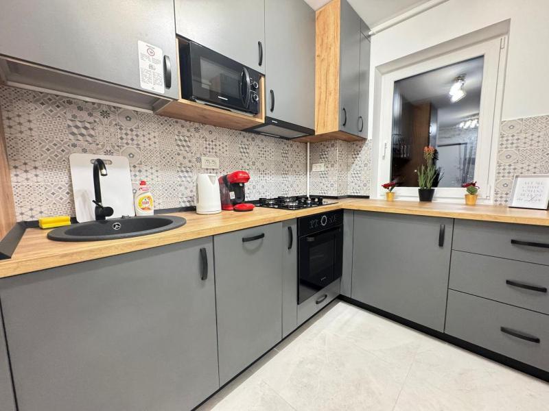 Town Apartments Coresi Mall Area by Glam Story - Parking Option - image 6
