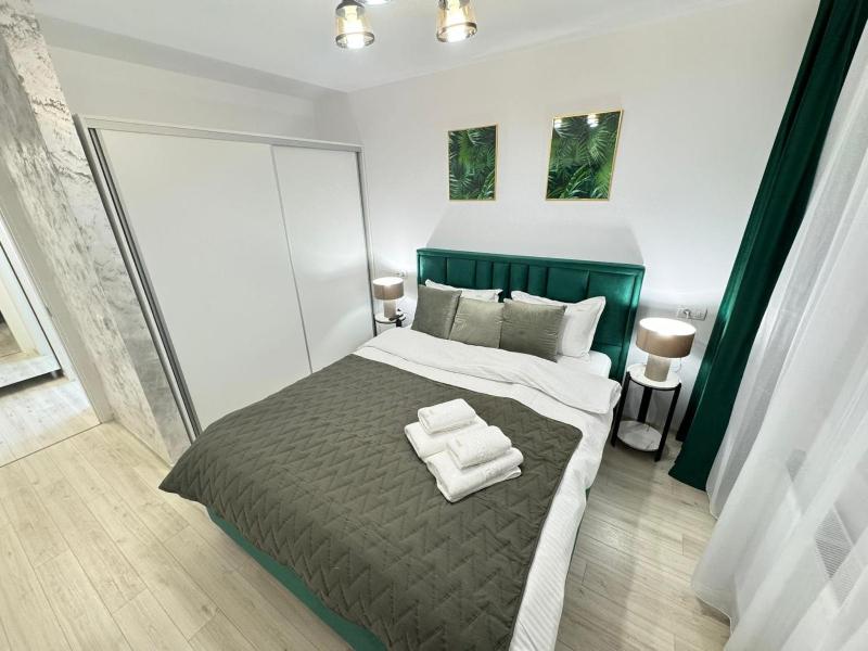 Town Apartments Coresi Mall Area by Glam Story - Parking Option - image 14