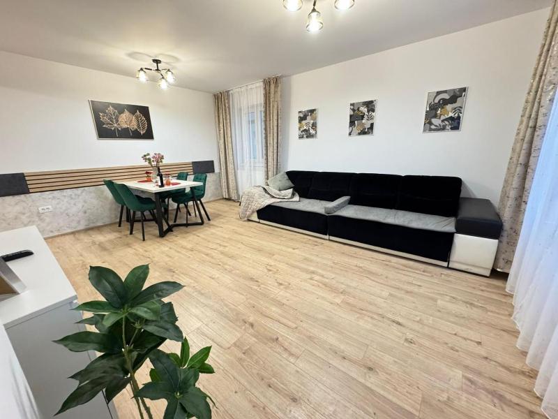 Town Apartments Coresi Mall Area by Glam Story - Parking Option - image 12