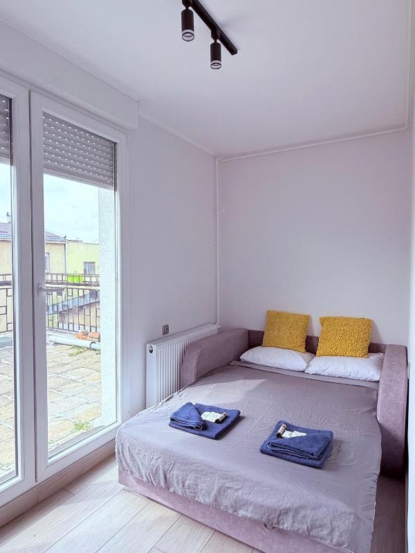 Danube-view City Center Apartment with Terrace - image 9