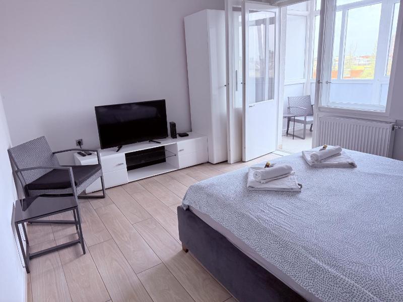 Danube-view City Center Apartment with Terrace - image 16