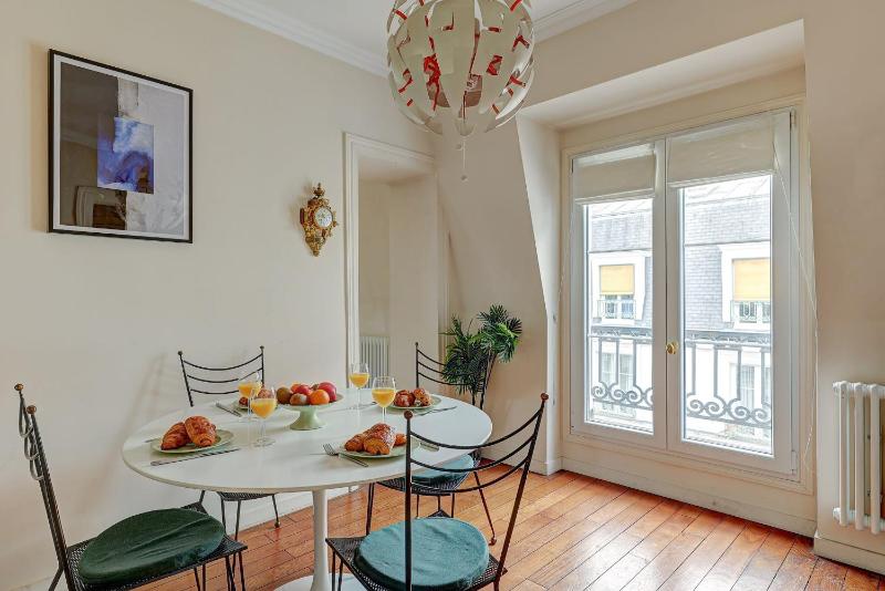 Saint Germain des Prés - 1BR - Paris Vacation Rentals - image 3