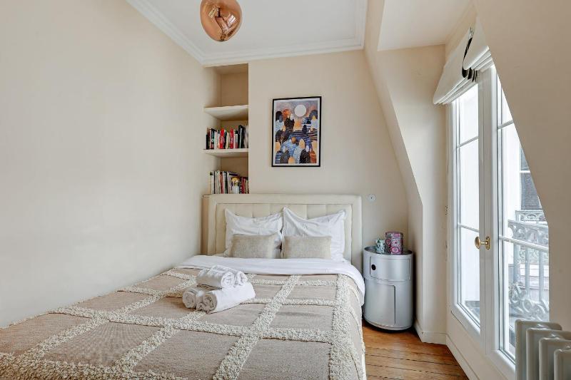 Saint Germain des Prés - 1BR - Paris Vacation Rentals - image 8
