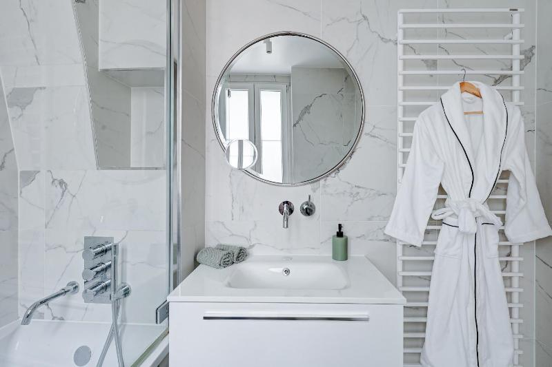 Saint Germain des Prés - 1BR - Paris Vacation Rentals - image 16