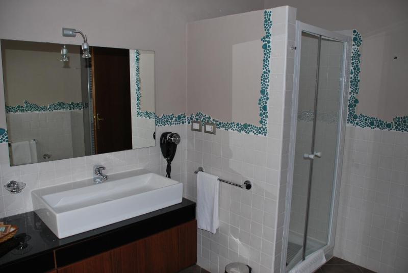 One-Bedroom Apartment image 2