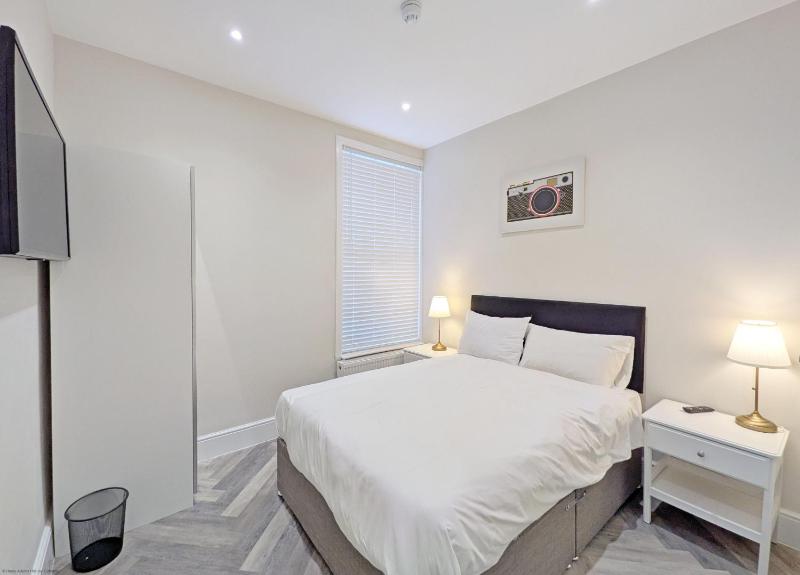 Nelson House - Gunwharf Quays - image 22