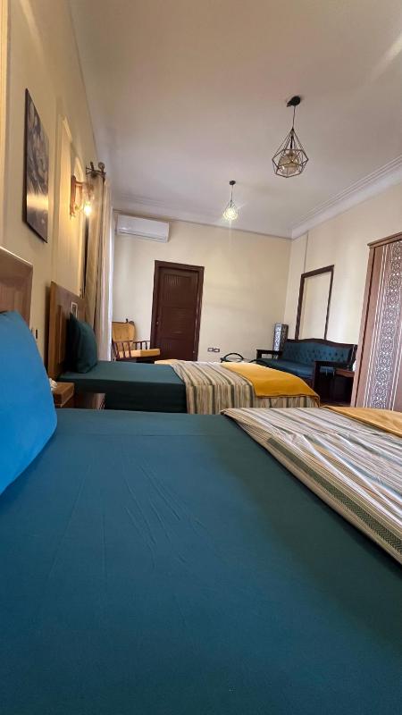 Cozy central Private Room with double bed shared bathroom Downtown Cairo - image 6