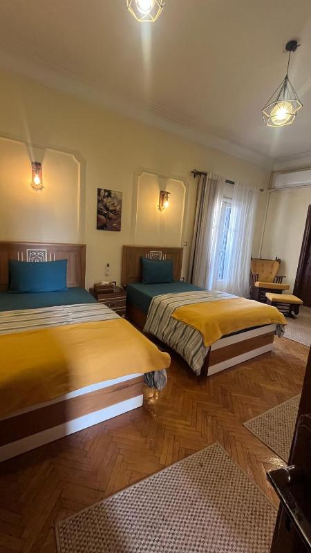 Cozy central Private Room with double bed shared bathroom Downtown Cairo - image 1