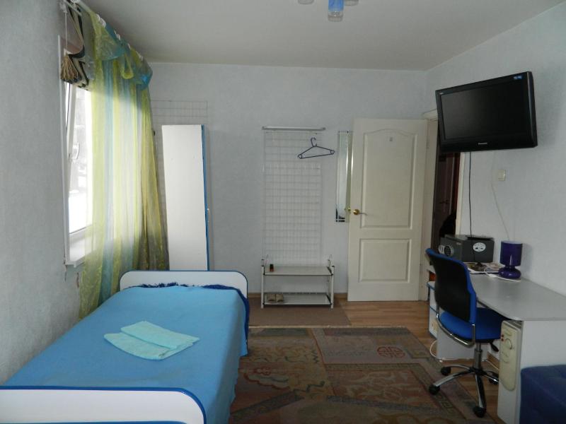 Small Single Room image 3