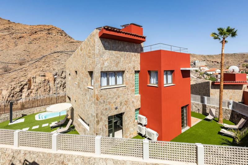 Villa Chil - Luxury with heated pool and BBQ - image 25