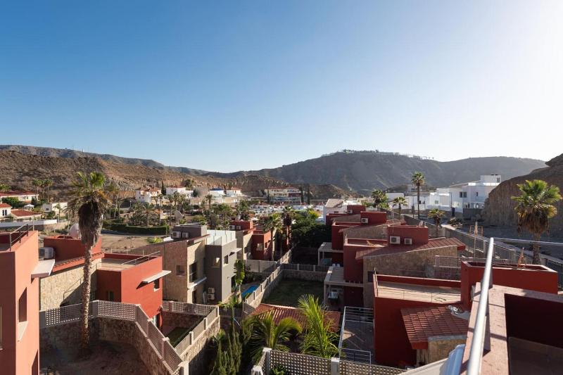 Villa del Sur - Luxury with heated pool and BBQ - image 4