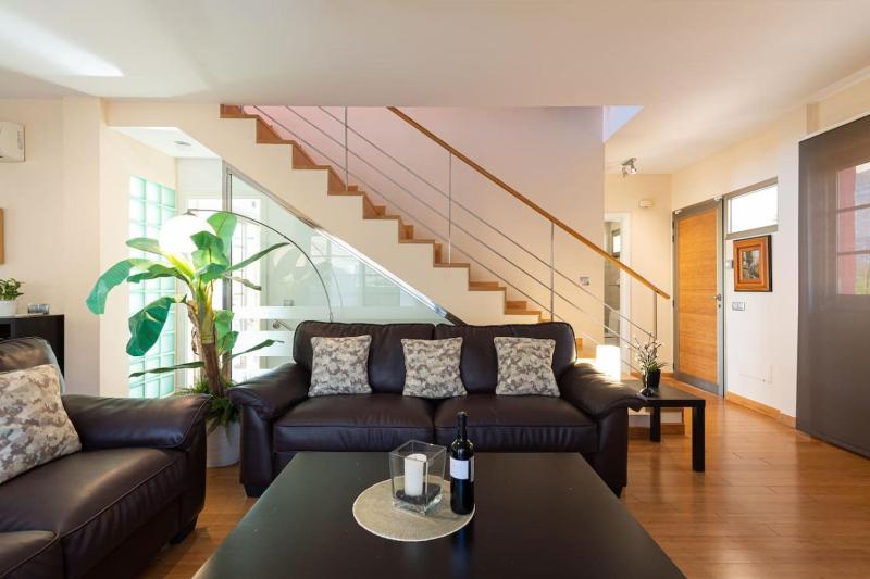 Villa del Sur - Luxury with heated pool and BBQ - image 24