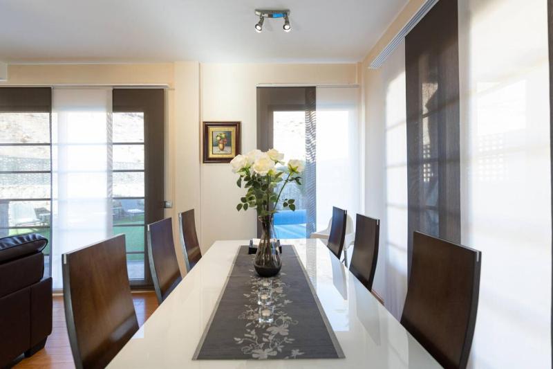 Villa del Sur - Luxury with heated pool and BBQ - image 3