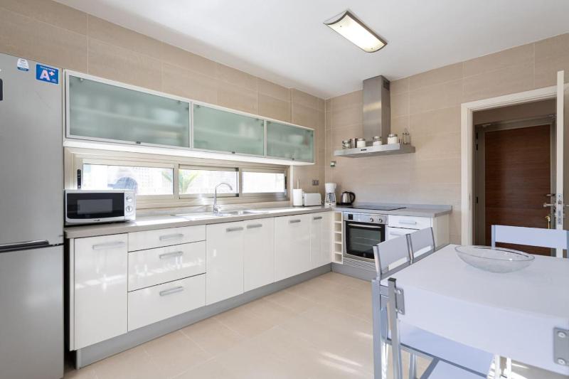 Villa del Sur - Luxury with heated pool and BBQ - image 16