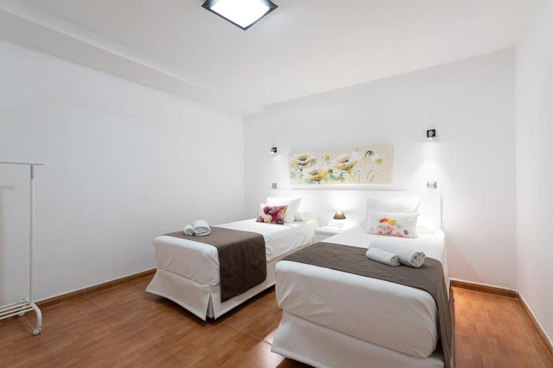 Villa del Sur - Luxury with heated pool and BBQ - image 48