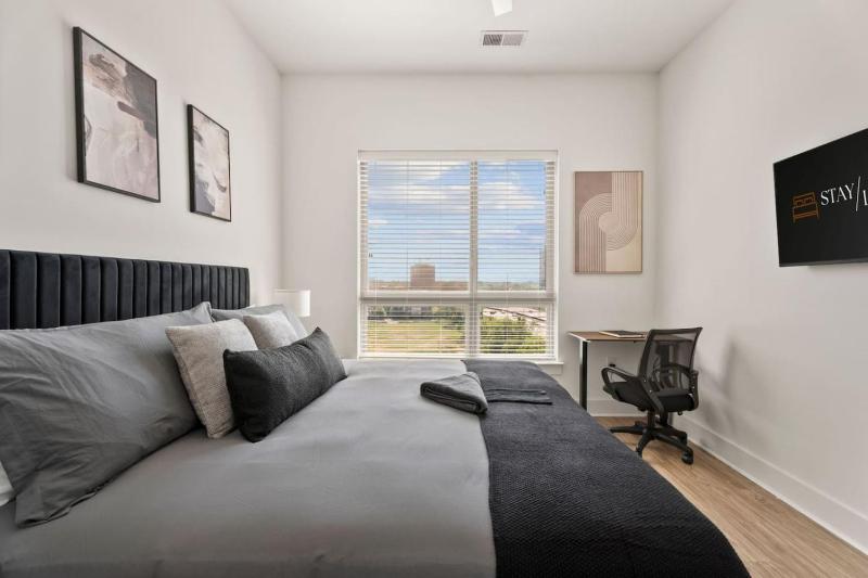 Skyline Suite - Free Parking Pool City Views - image 14