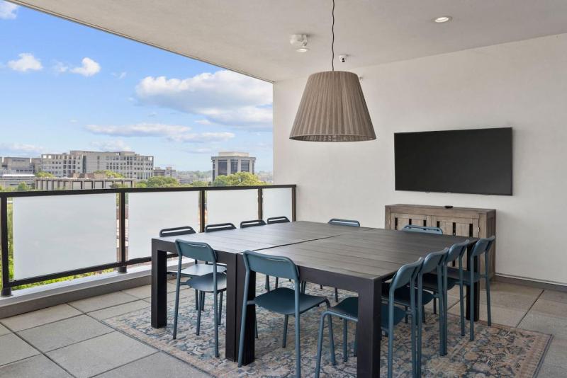 Skyline Suite - Free Parking Pool City Views - image 40