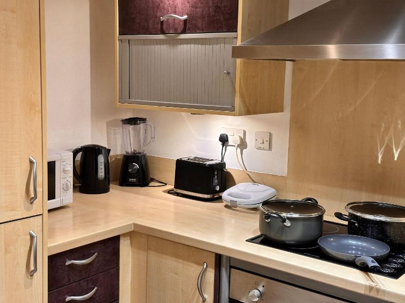 One Bedoom Flat in Birmingham City Centre with Free Underground Parking - image 10