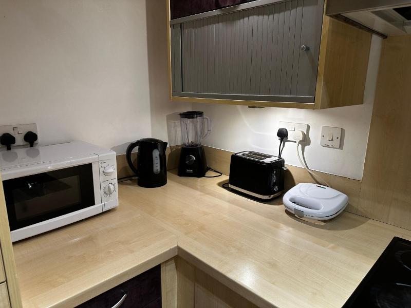 One Bedoom Flat in Birmingham City Centre with Free Underground Parking - image 8