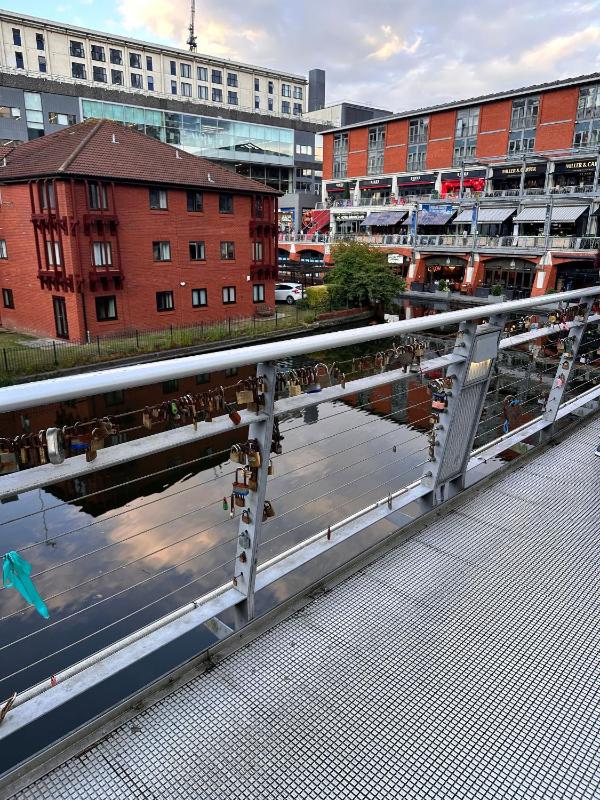 One Bedoom Flat in Birmingham City Centre with Free Underground Parking - image 2