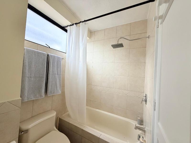 Stylish Spacious Suite near La Carolina Park - Quicentro Prime Location - image 13