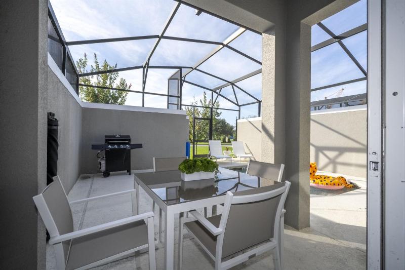 Storey Lake 5BR Private Pool & 2 Ensuites - image 12