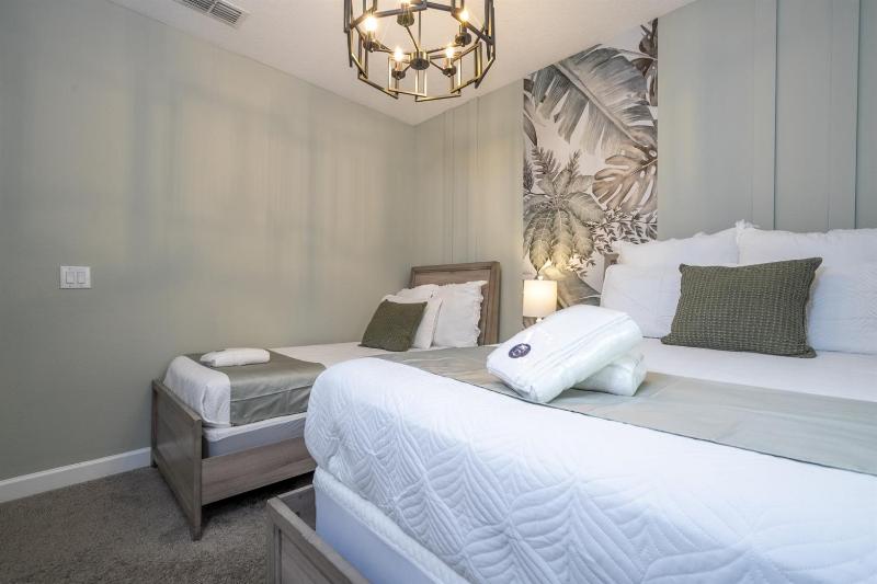 Storey Lake 5BR Private Pool & 2 Ensuites - image 11