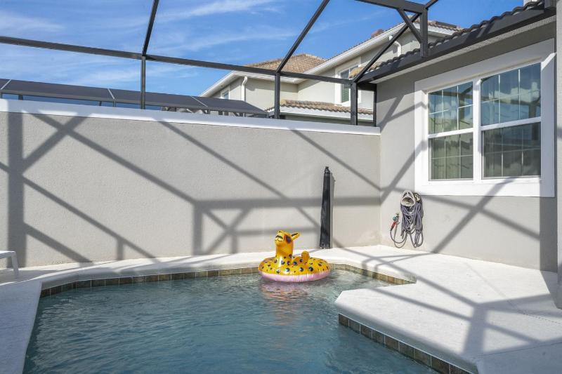 Storey Lake 5BR Private Pool & 2 Ensuites - image 7