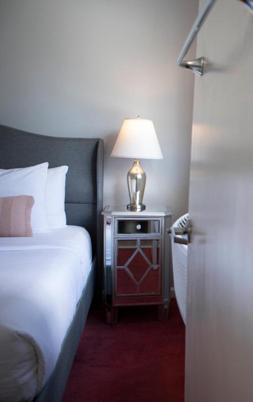The Hotel Hollywood - image 7