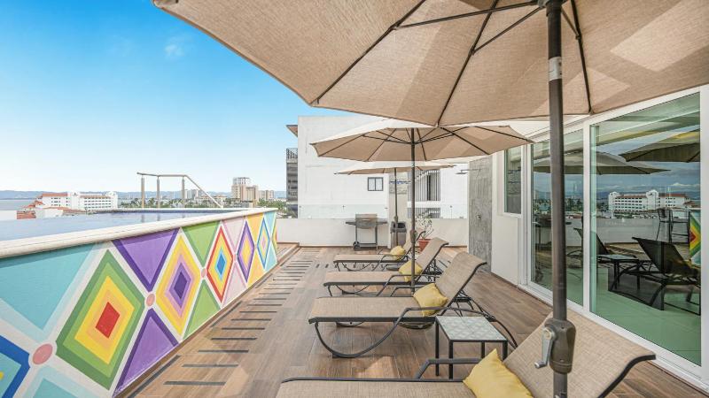 Torre Ku Apartments with Balcony - image 3