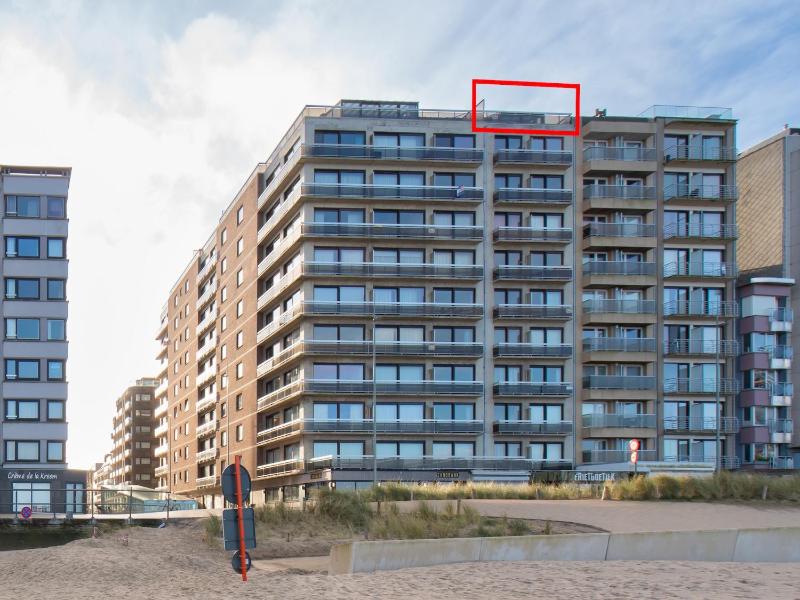 Corner apartment with phenomenal sea view - image 23
