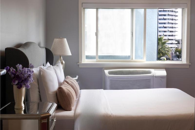 The Hotel Hollywood - image 9
