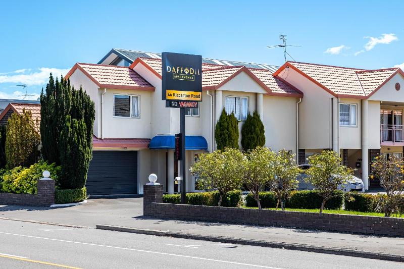 Daffodil Apartments - image 1