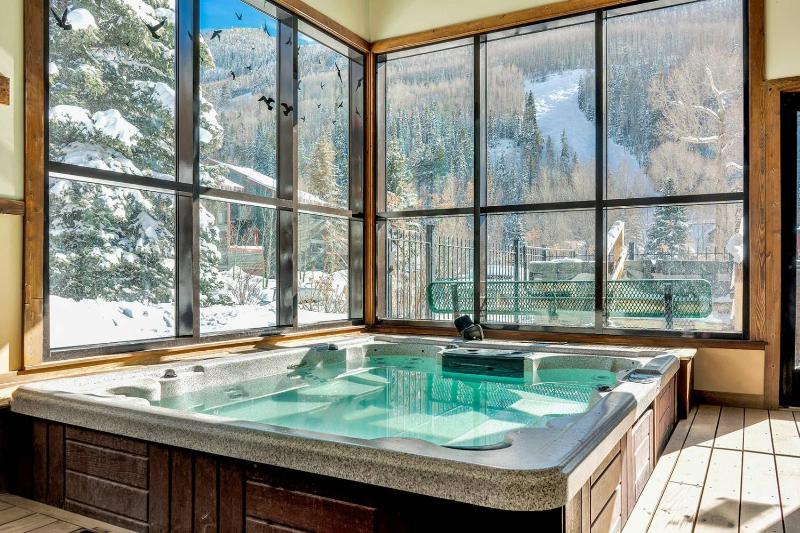Perfect Base Lift 7 Ski HotTub Access 3 Bd 3 Ba Sleeps 8 - image 14