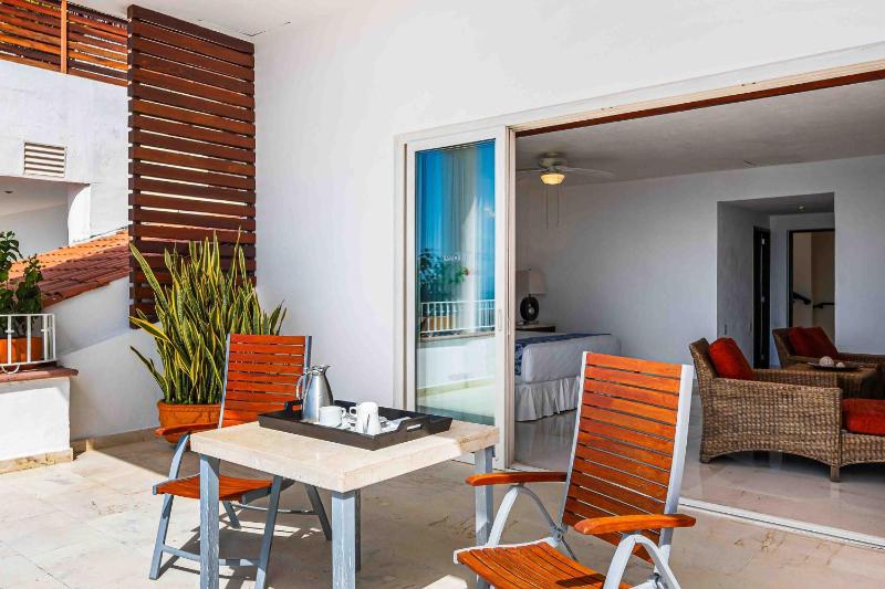 Elegant multi-level penthouse with rooftop Jacuzzi bay views pool & game room - image 15