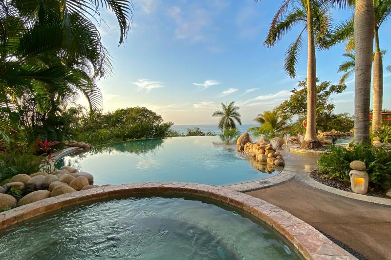 Beachfront dream retreat with pool tennis & gym access - washer/dryer AC - image 7