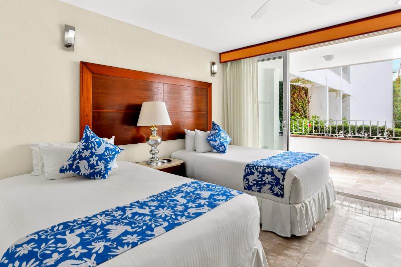 Elegant hillside villa with panoramic views pool hot tub & luxe interiors - image 2