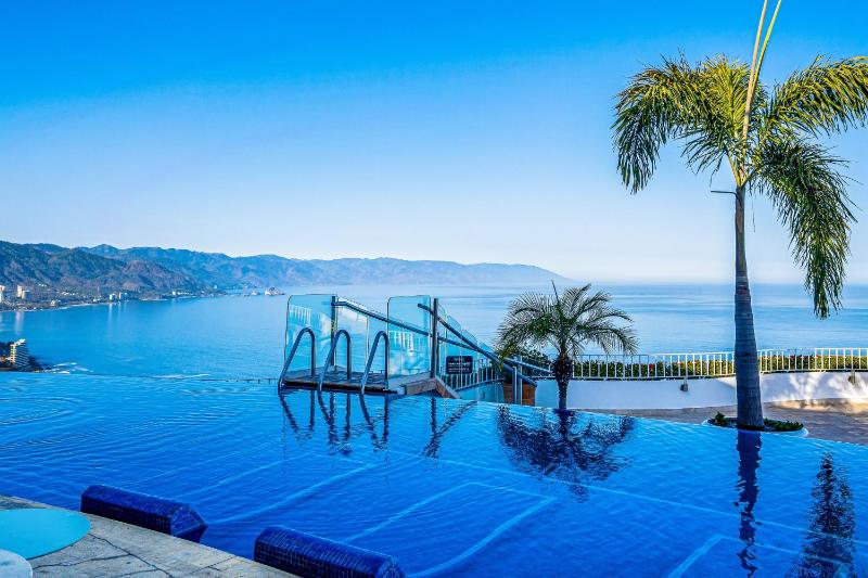 Elegant hillside villa with panoramic views pool hot tub & luxe interiors - image 9