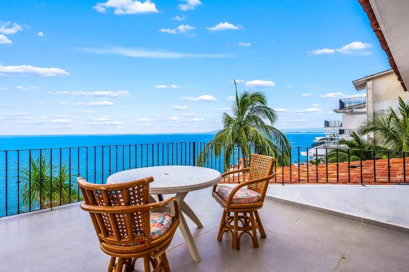 Bright ocean-view 2-story condo near beach with pool balcony & full kitchen - image 14