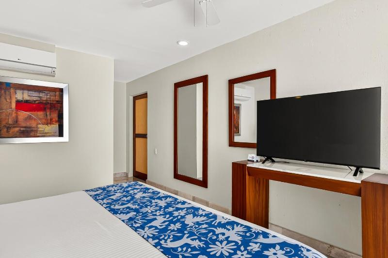 Coastal retreat condo with resort-style pool hot tub & oceanfront terrace - image 12