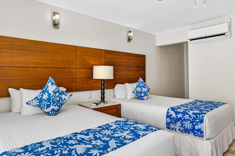 Upscale coastal suite with private terrace ocean views pool & hot tub - image 5