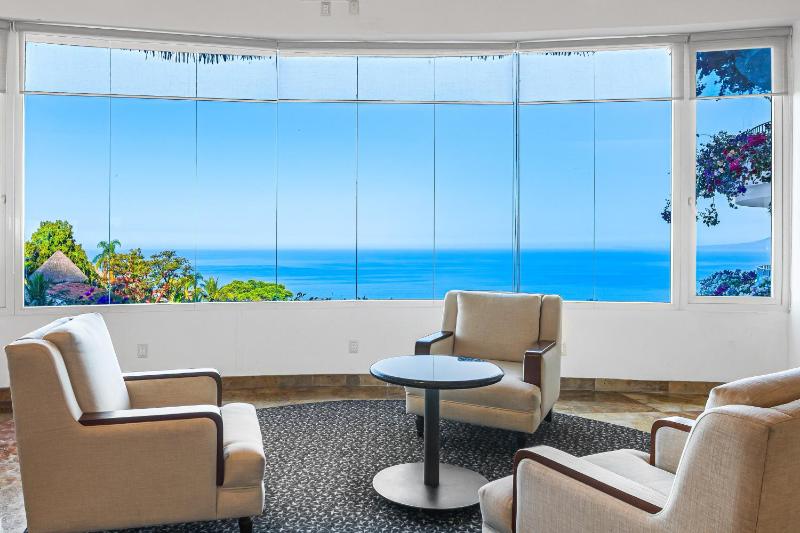 Upscale coastal suite with private terrace ocean views pool & hot tub - image 14