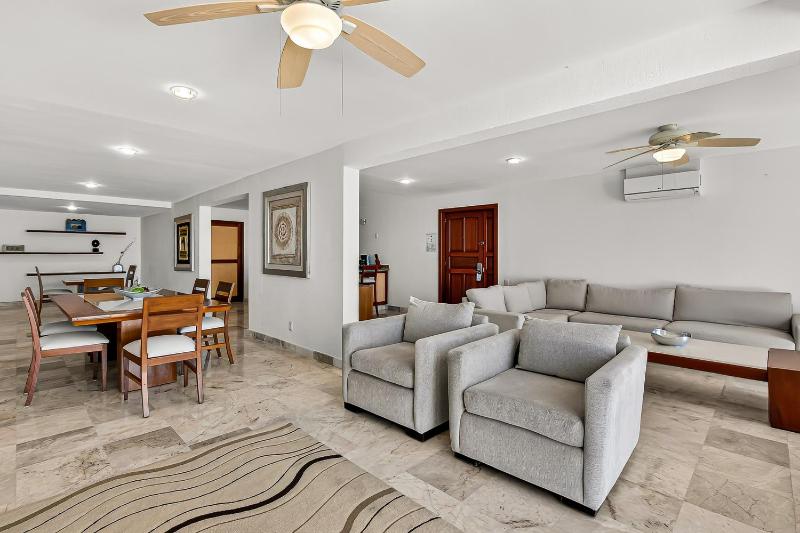 Coastal retreat condo with resort-style pool hot tub & oceanfront terrace - image 7